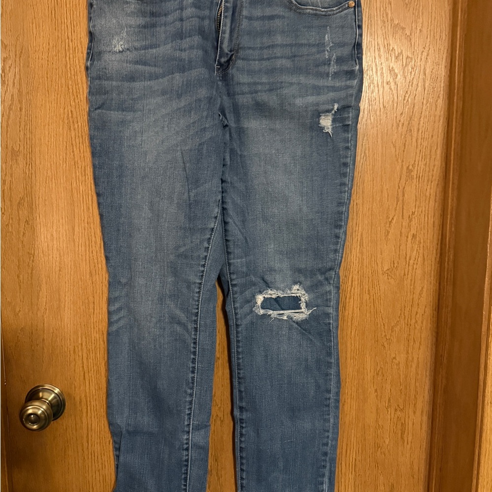 Judy Blue Distressed Skinny Jeans in Blue